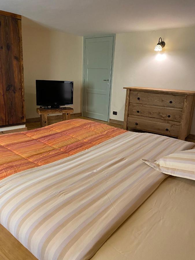 Profumo Di Legno Apartment Aosta Bagian luar foto