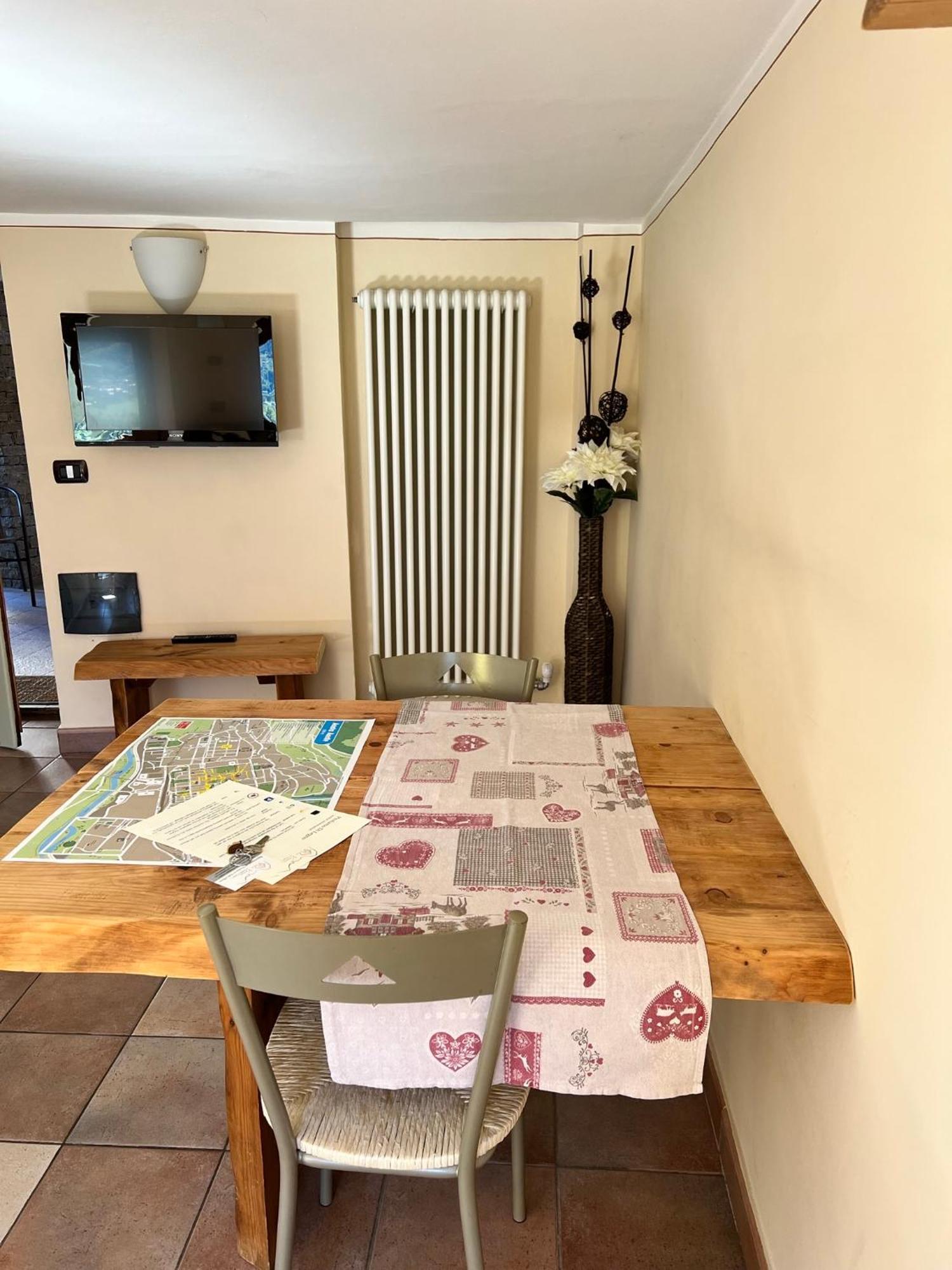 Profumo Di Legno Apartment Aosta Bagian luar foto
