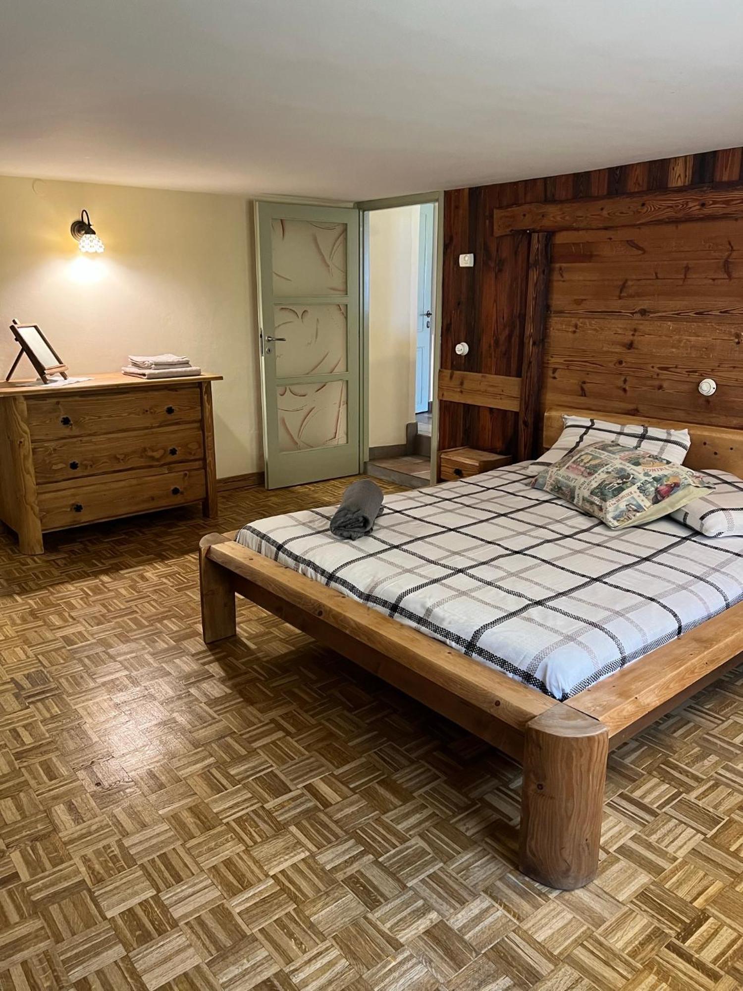 Profumo Di Legno Apartment Aosta Bagian luar foto