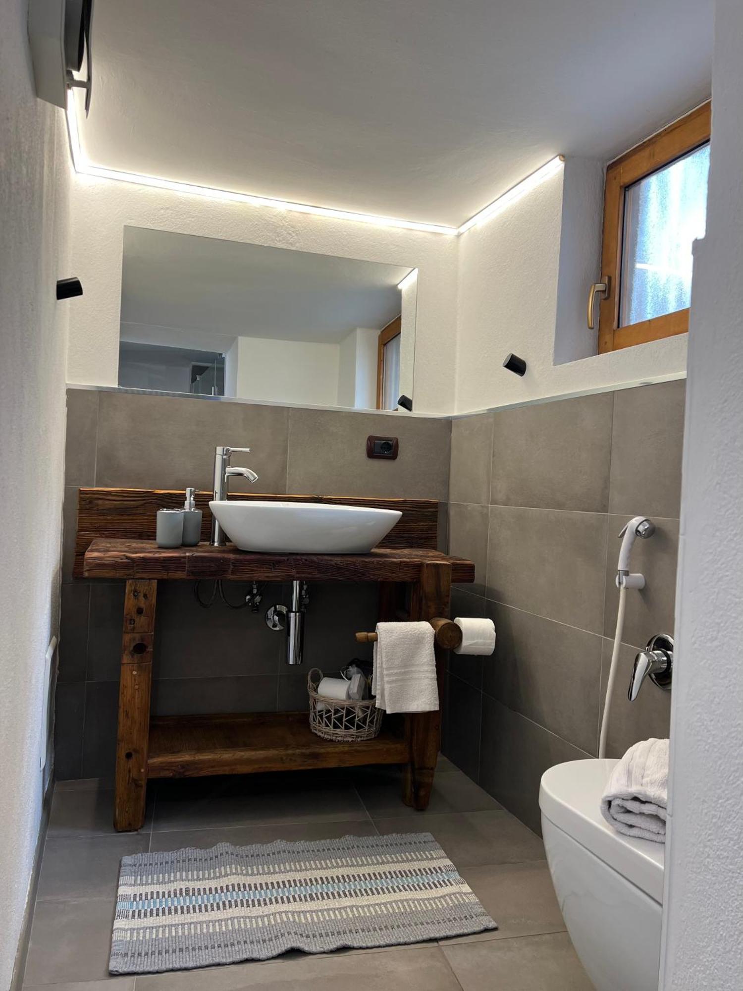 Profumo Di Legno Apartment Aosta Bagian luar foto